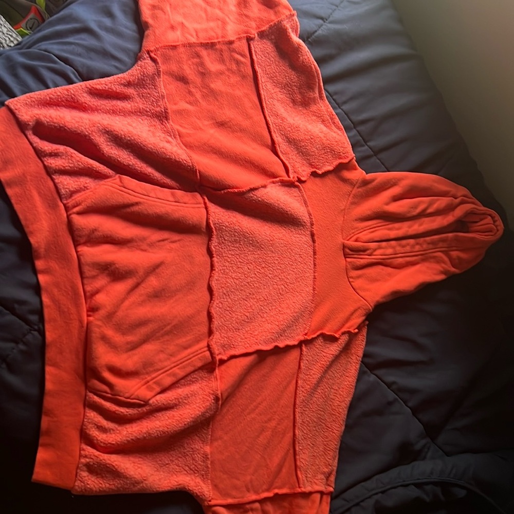Soft aerie orange sweatshirt!